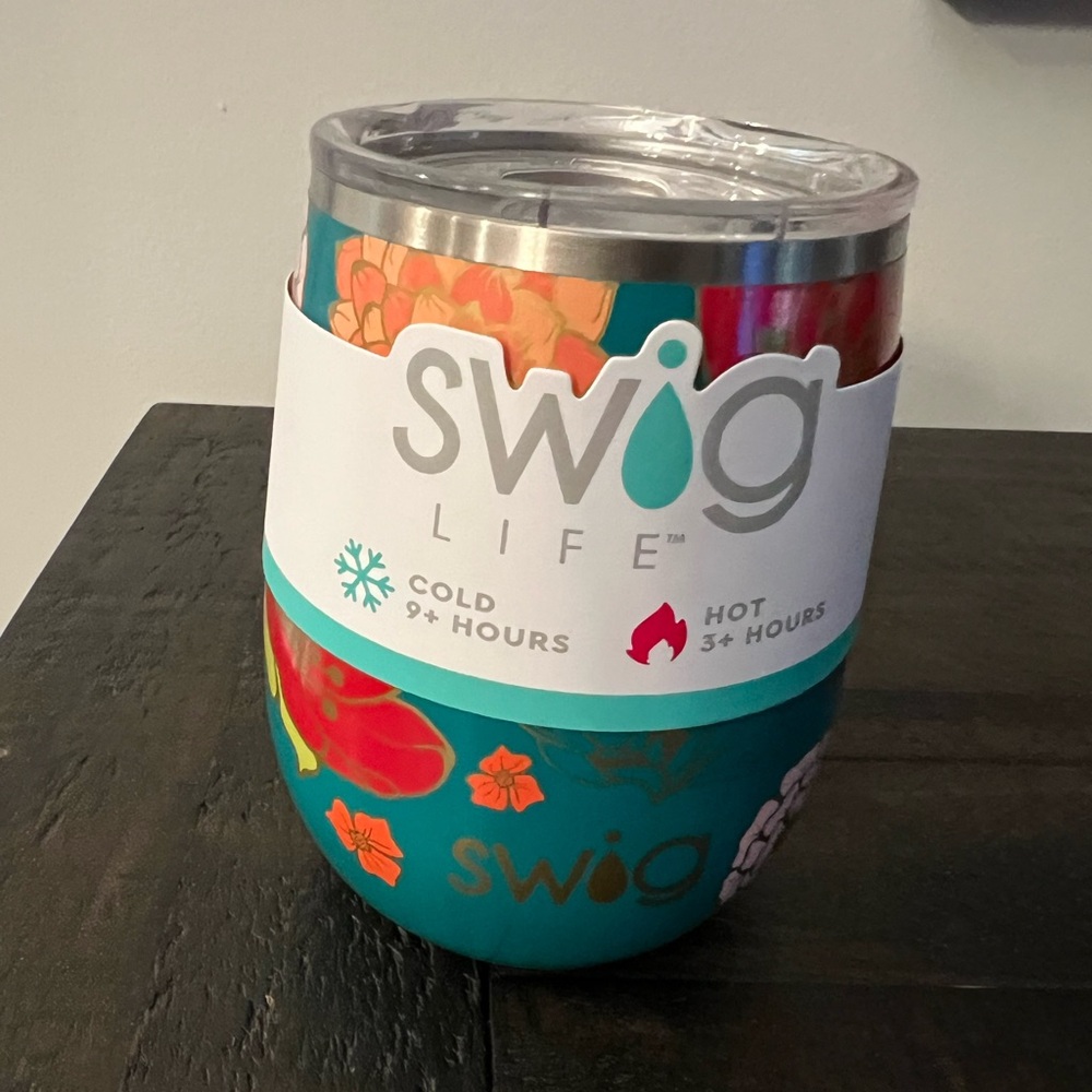 Swig Life green flower Tumbler 14oz NWT